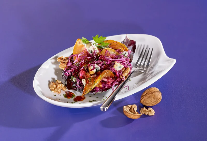 Rotkraut-Birnensalat mit Roquefort 