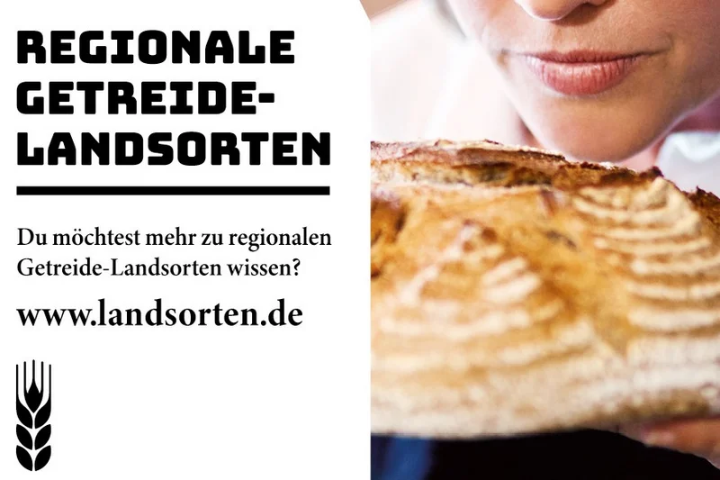 Werbeplakat für regionale Getreide-Landsorten. Zu sehen ist eine Frau, die an einem Brot riecht. Klick fürt zu Großansicht.