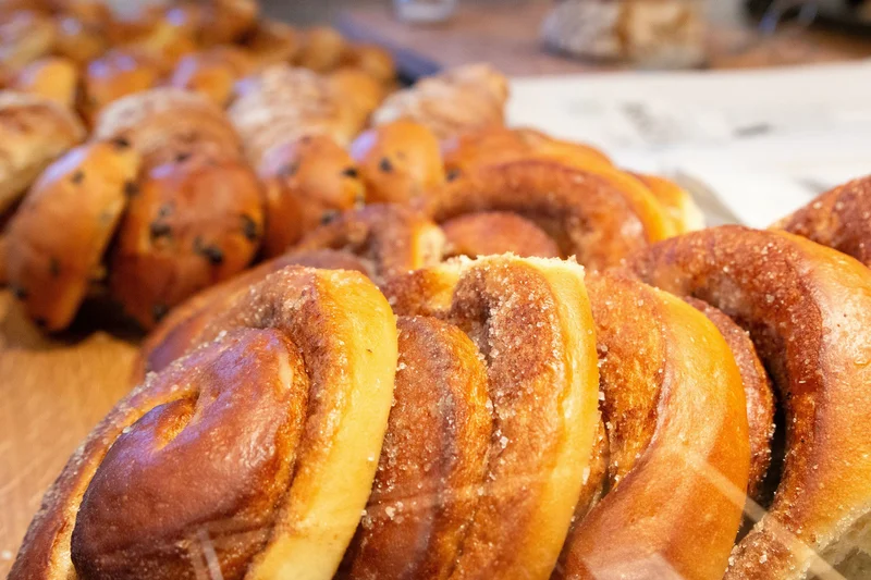 Vegane Teilchen in der Bäckerei. Klick führt zu Großansicht in neuem Fenster, schließen per ESC.
