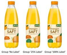 Drei Plastikflaschen mit Orangensaft. Klick führt zu Großansicht.