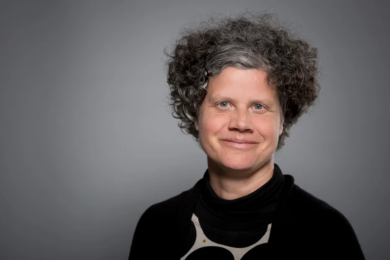 Porträt von Andrea Frankenberg. Klick führt zu Großansicht.