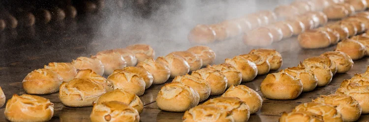 Brötchen im Durchlaufofen