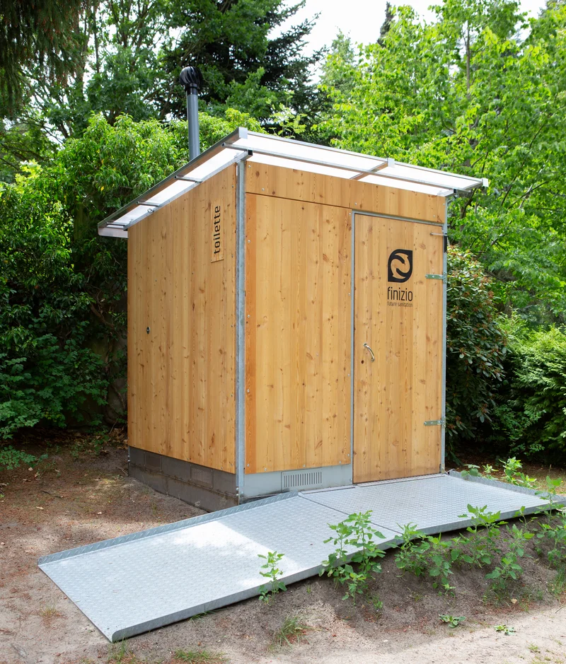 Trockentoilette im Außenbereich
