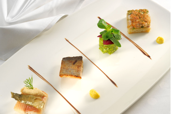Allerlei von der Bachforelle mit Balsamico und Curry-Aioli