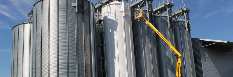 Silo. Klick führt zu Großansicht in neuem Fenster.