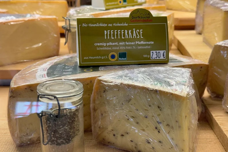 Käse in der Käsetheke.