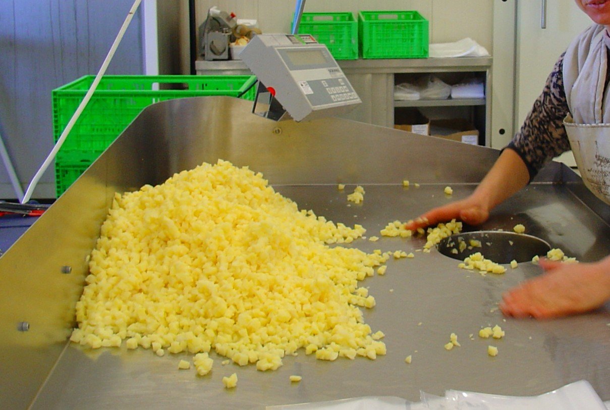 Kartoffeln: frisch gewaschen, geschält und geschnitten