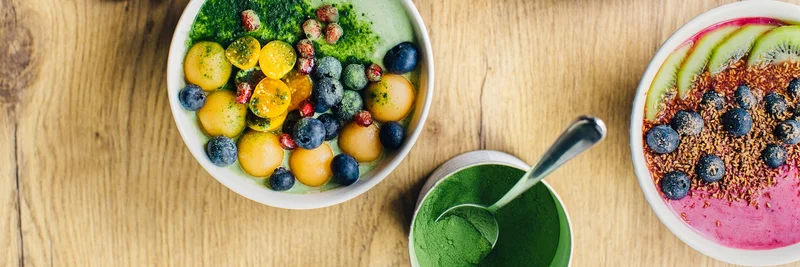 Bunte Bowls mit Spirulina
