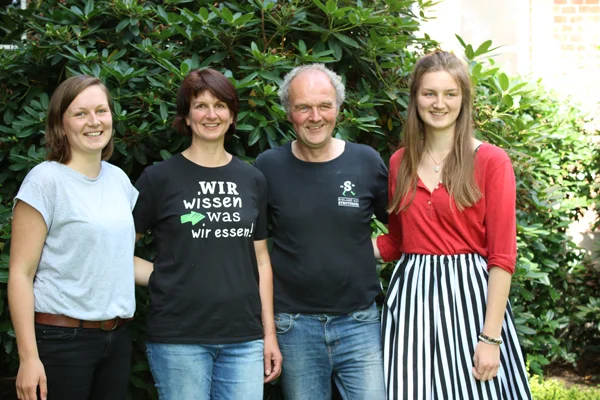 Famile Strootdrees. Klick führt zu Großansicht in neuem Fenster.