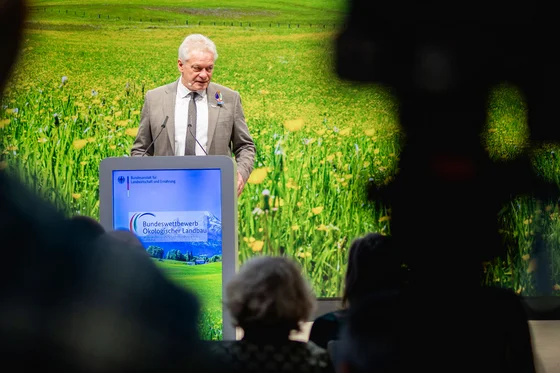 Gruppenbild. Klick führt zu Großansicht, Schließen mit Esc