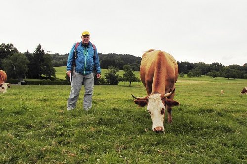 Mann mit Kuh, Foto: Gasswies