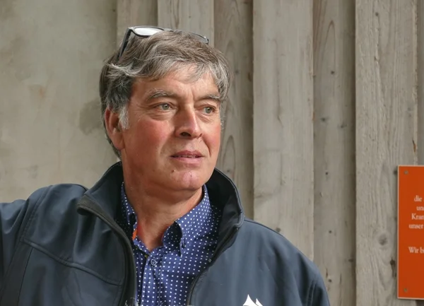 Portrait von Kees Scheepens. Klick führt zu Großansicht in neuem Fenster.