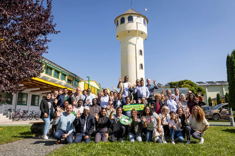Gruppenbild von HAND IN HAND-Partnern. Quelle: Rapunzel