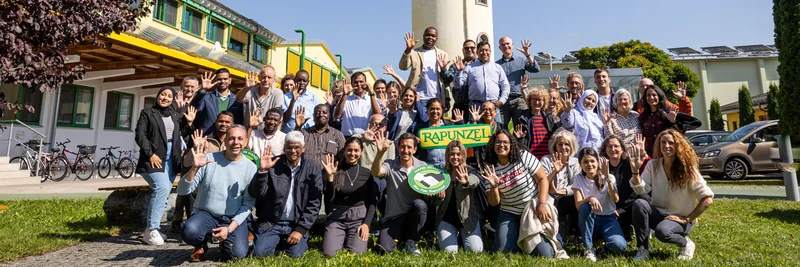 Gruppenbild der HAND IN HAND Partner.