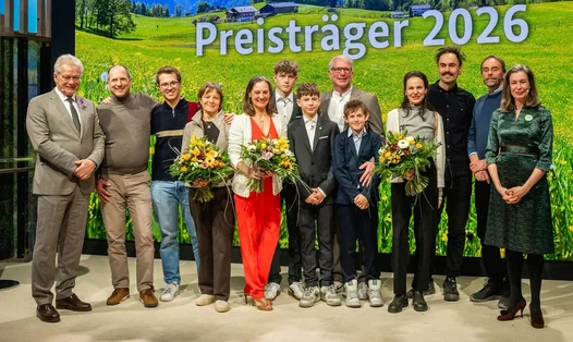 Preisträger des Bundeswettbewerbs Ökologischer Landbau 2026 mit dem Bundesminister für Ernährung und Landwirtschaft Alois Rainer