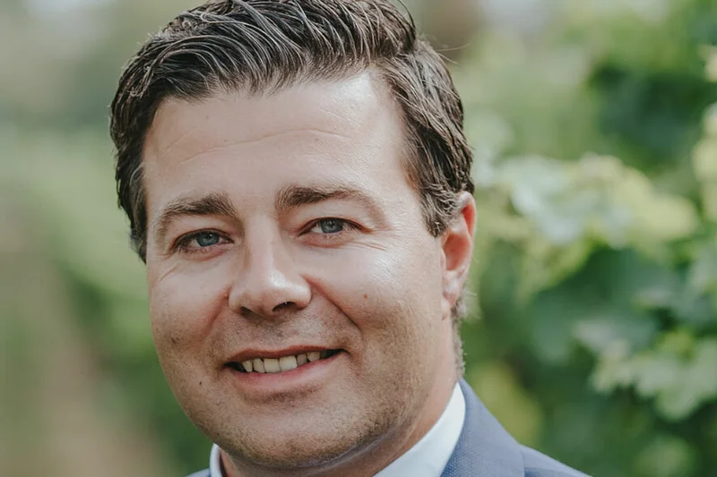 Porträtbild Dominik. Durner.