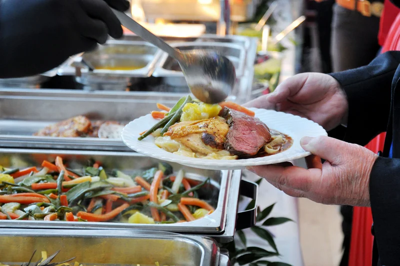 Essensausgabe. Foto: Gourmet Compagnie GmbH