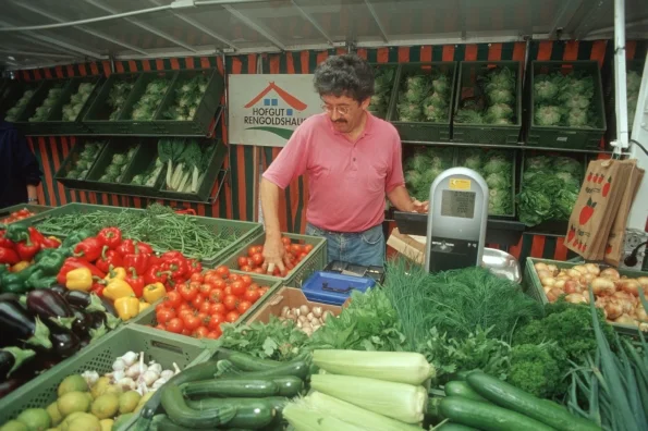 Wochenmarkt, Klick führt zu Großansicht im neuen Fenster