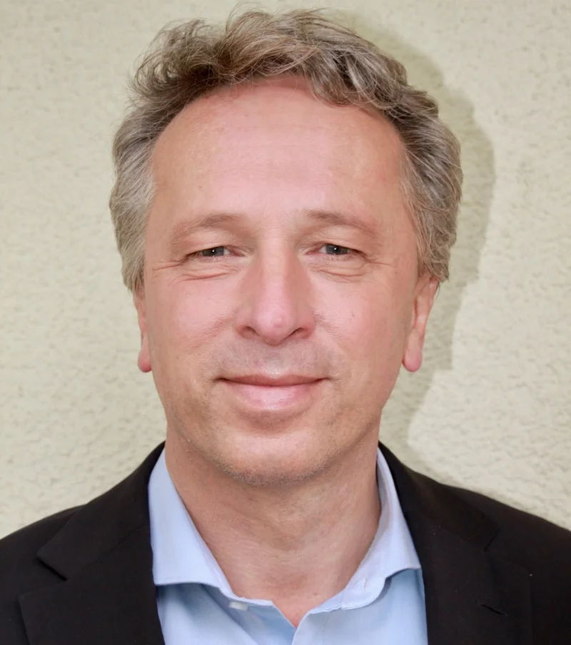 Porträt von Stefan Schmidt, Geschäftsführer der ARCHE Naturprodukte GmbH. Klick führt zu Großansicht in neuem Fenster.