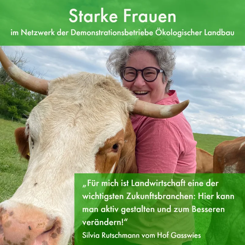 Silvia Rutschmann mit einem Rind auf der Weise