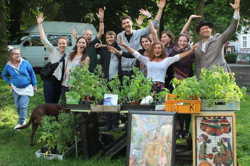 Menschen am Tomatenstand