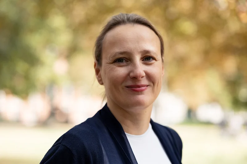 Porträt Christina Mersch. Klick führt zu Großansicht, Escape zum Schließen der Großansicht.