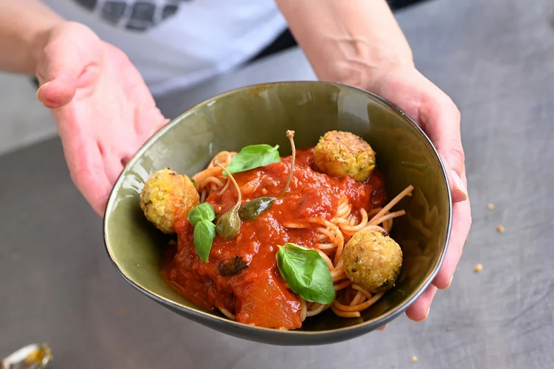 Schale mit vegetarischem Gericht