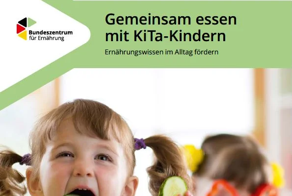 Titelbild "Gemeinsam essen mit KiTa-Kindern. Ernährungswissen im Alltag fördern".