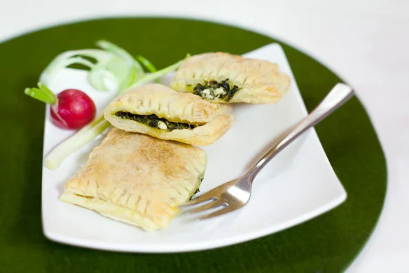 Spinat-Schafskäsetaschen.