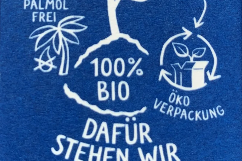 Rückseite eines Etiketts mit Umweltaussagen. Klick führt zu Großansicht im neuen Fenster.