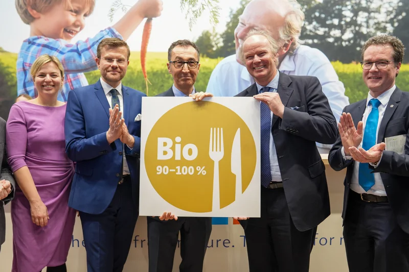 Feierliche Verleihung des Bio-AHV-Logos in Gold auf der Biofach