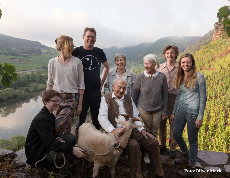 Familie im Weinberg