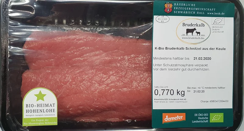 Fleisch in Verpackung mit Aufschrift Bruderkalb. Klick führt zu Großansicht.