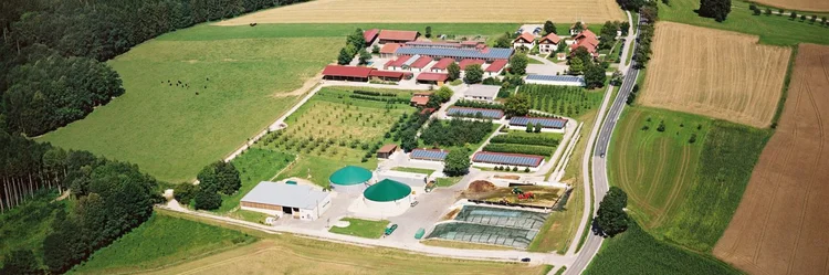 Luftbild des Hofes