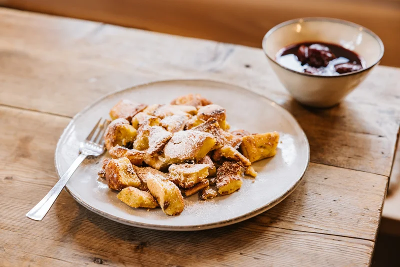 Kaiserschmarrn mit Rotweinzwetschgen