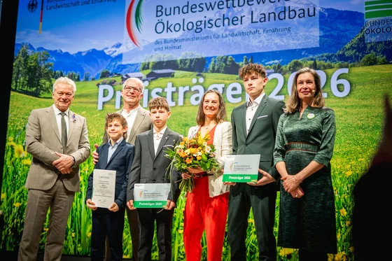 Gruppenbild. Klick führt zu Großansicht, Schließen mit Esc