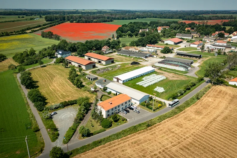 Luftbildaufnahme des Wassergut Canitz. Klick führt zu Großansicht in einer Lightbox. Zum Schließen der Lightbox ESC drücken.