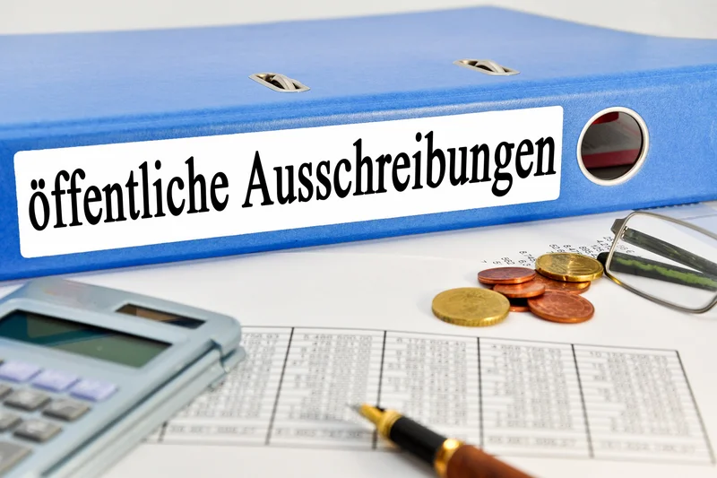 Ordner mit Aufschrift "Ausschreibung"