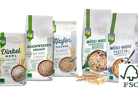Mehle und Körner der Bohlsener Mühle in Papierverpackung.