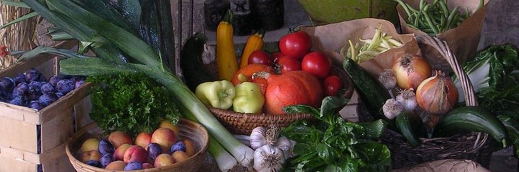 Arrangiertes Obst und Gemüse