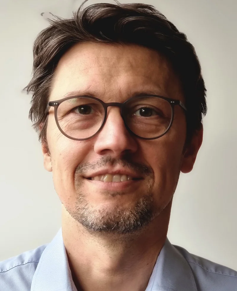 Porträt von Christian Herzig. Klick führt zu Großansicht in neuem Fenster.