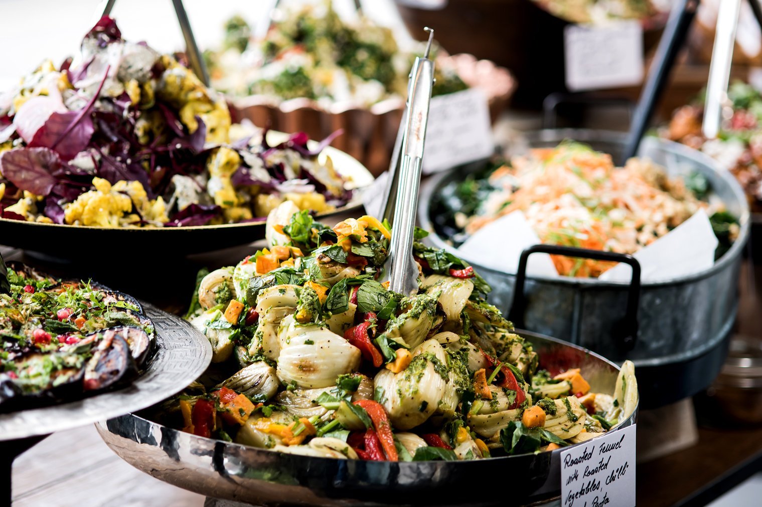 Veganes Büffet. Foto: stockyimages / iStock / Getty Images