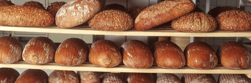 Regal voller Brot.