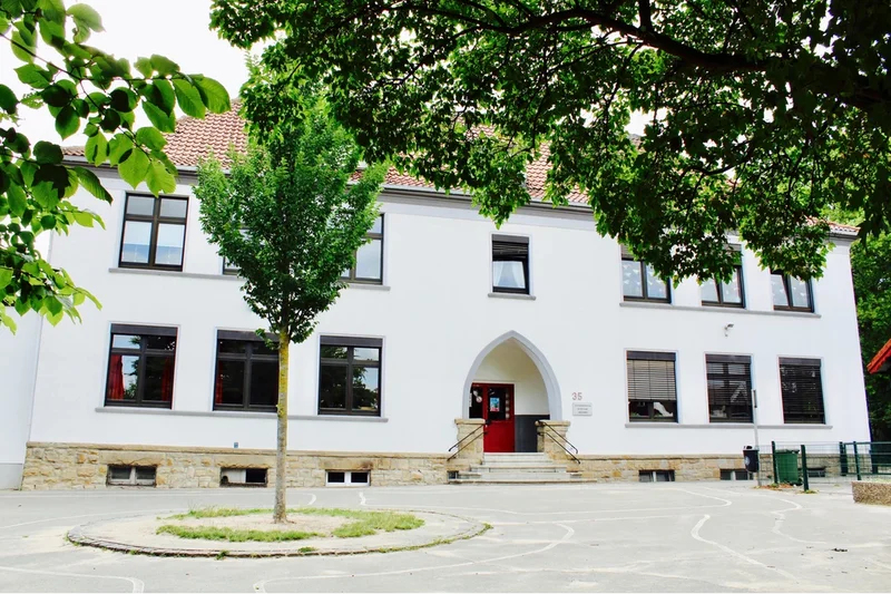Kitagebäude. Klick führt zu Großansicht im neuen Fenster.