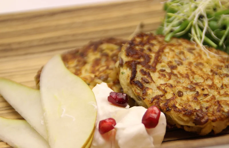 Steckrüben-Rösti mit Birnenquark