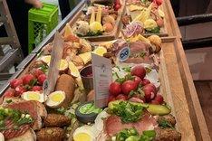 Verschiedene Brotzeitplatten. Klick führt zu Großansicht.