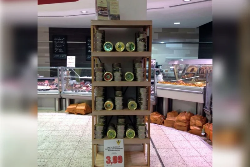 Sonderplatzierung getesteter Schwäbisch-Hällischer Dosenwurst im Lebensmitteleinzelhandel. Klick führt zu Großansicht im neuen Fenster.