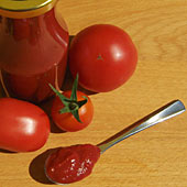 Rezeptbild Tomatenketchup auf Löffel